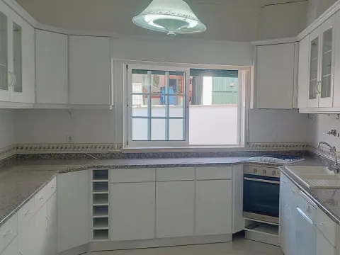 ANG1424 - Moradia T2 para Venda em Reguengo do Fetal, Batalha