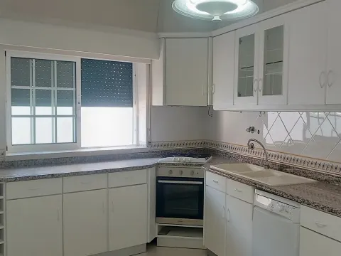 ANG1424 - Moradia T2 para Venda em Reguengo do Fetal, Batalha