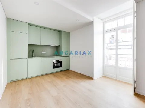 ANG1526 - Apartamento T1 para Arrendamento em Leiria
