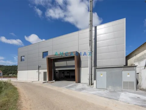 ANG1471 - Pavilhão para Venda em Alcobaça