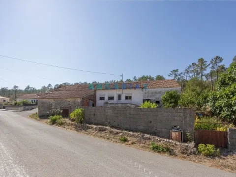 ANG1477 - Maison de 3 Chambres à Vendre à Serro Ventoso, Porto de Mós