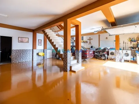 ANG1488 - Moradia T8 para Venda em Milagres