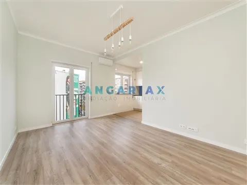 ANG1667 - 4 Bedroom Apartment for Sale in Leiria