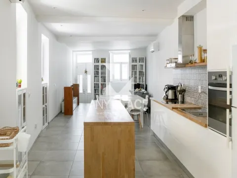 Charmante, komplett renovierte Villa mit Blick auf die Mauern des Schlosses in Loulé.