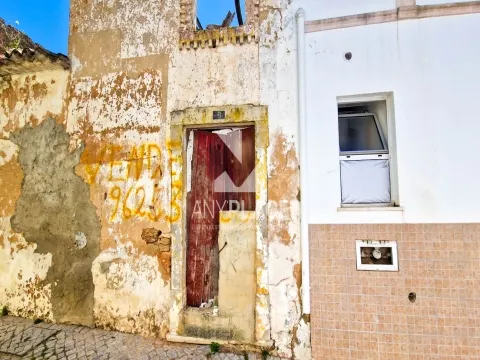 Villa met 1 slaapkamer met een project in de goedkeuringsfase gelegen in het hart van het historische centrum van Loulé.