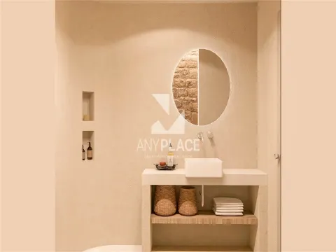 Unique opportunity in the historic heart of Loulé, a building with a project for two 1 bedroom apartments.