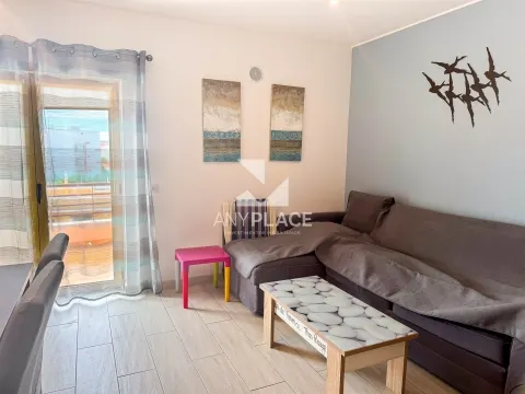 Esclusivo appartamento con 2 camere da letto con terrazza panoramica e parcheggio. Vi presentiamo un appartamento che re