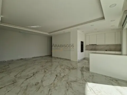 Apartamento T4 - Varandas com 46 m2 - Piscina - Ar Condicionado - Piso Radiante - Lagos - Algarve