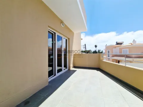 Villa T6 - Potentiel pour 6 Appartements - Garage - Terrasses - Bemposta - Portimão - Algarve