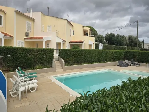 Moradia T4 - Mobilada e Equipada - Lareira - Jardim - Perto da Praia - Alvor - Portimão