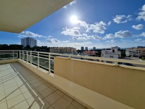 Apartamento T3 - Vista Mar - Varandas com 60 m2 - Ar Condicionado - 3 Suítes - Alvor - Algarve