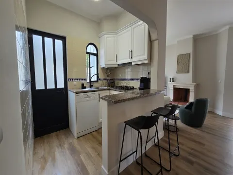 Apartamento T2 - mobilado e equipado - Urb. St. António - Montes de Alvor - Alvor
