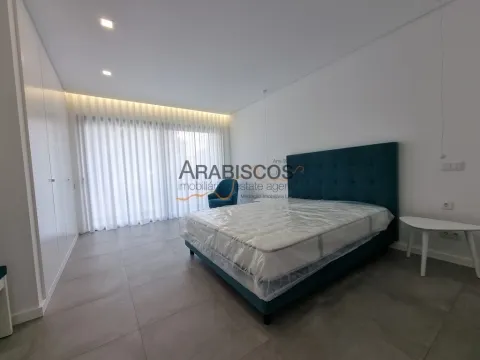 Moradia com 3 suites - Piscina - Garagem - Mobilada - Alvor - Portimão - Algarve