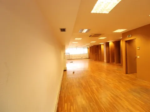 Investimento único no Bonfim – espaço ideal para conversão em apartamento T4 de alto potencial