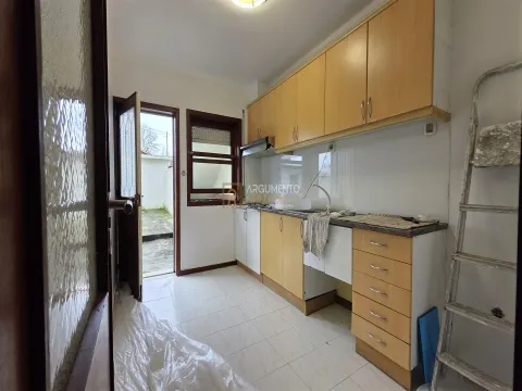 Andar Moradia T3 com Logradouro – Castelo da Maia