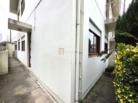 Andar Moradia T3 com Logradouro – Castelo da Maia