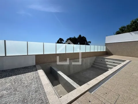 Moradia T4 com Piscina - Lobão