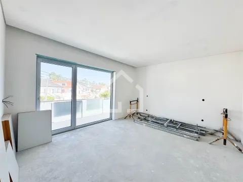 Moradia T4 com Piscina - Lobão