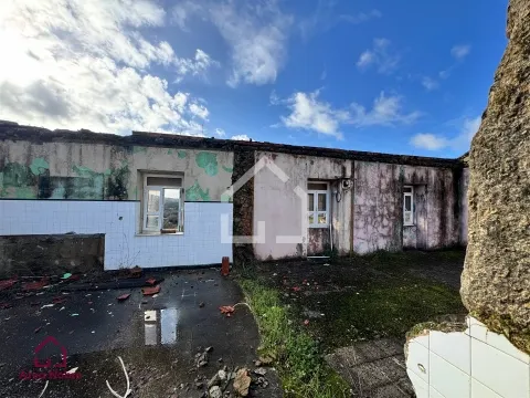 Casa antiga em pedra  - Romariz