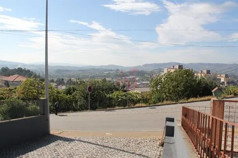 Pavilhão industrial com 1.017 m2 em Margaride, Felgueiras