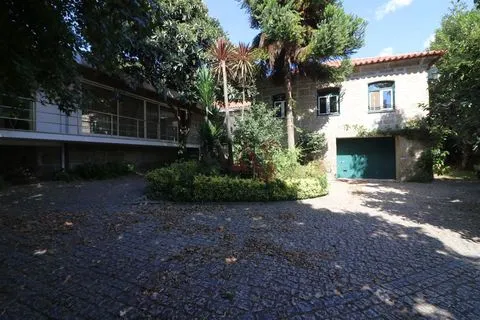 Casa 4 dormitorios en Infias, Vizela