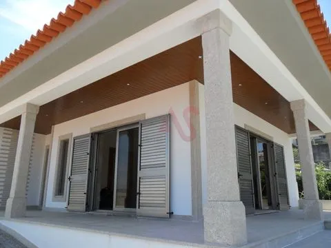 House T3+T2 in Two Churches, Paredes