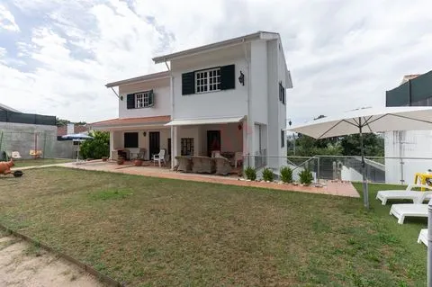 Moradia T4 com elevador em Marecos, Penafiel