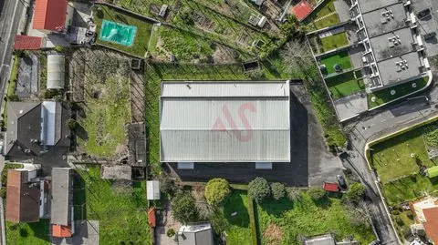 Armazém industrial com 1104 m2 em Medelo, Fafe