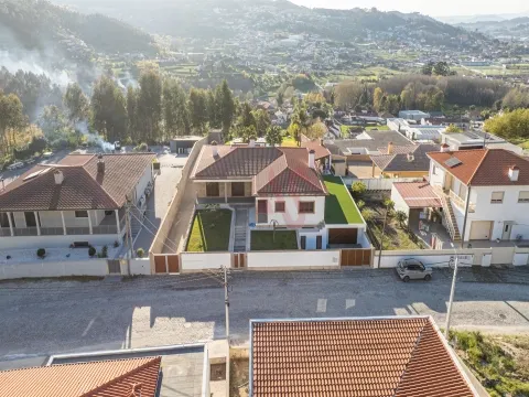 Moradia de luxo T3 com piscina aquecida em Santa Eulália, Vizela