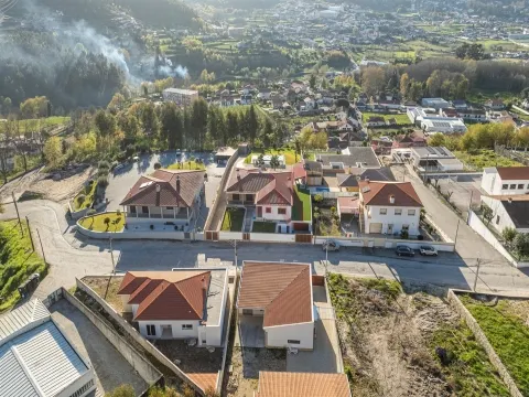 Moradia de luxo T3 com piscina aquecida em Santa Eulália, Vizela
