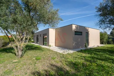 Lussuosa villa a piano singolo con 4 + 1 camera da letto con giardino e piscina nel Golfo di Montado a Palmela