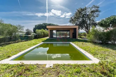Lussuosa villa a piano singolo con 4 + 1 camera da letto con giardino e piscina nel Golfo di Montado a Palmela