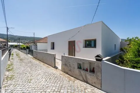 Moradia T2 Térrea com 2 Suites, 1 Master Suite Com Closet,  em Vila Nova do Campo, Santo Tirso