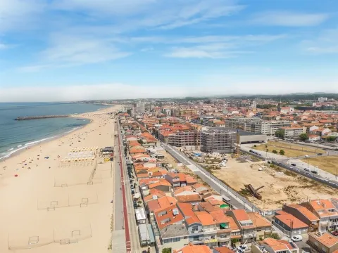 Apartamento de 2 dormitorios en la urbanización Espinho Beach Residendes en Espinho