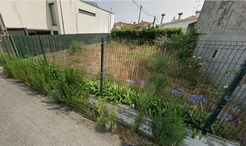 Terrain à bâtir de 231 m² à Brito, Guimarães
