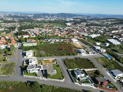 Lote Urbano de 650 m² com Excelente Localização e Vista Panorâmica em Seroa, Paços de Ferreira
