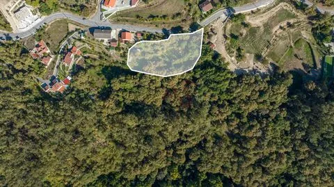 Terrain rustique de 2 500 m² à Armil, Fafe