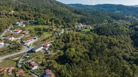 Terrain rustique de 2 500 m² à Armil, Fafe