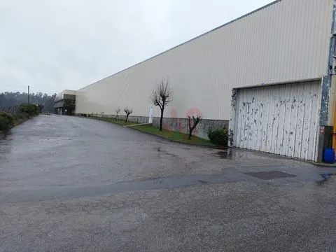 Armazém Industrial com 16.317,70 m² em Vila das Aves, Santo Tirso