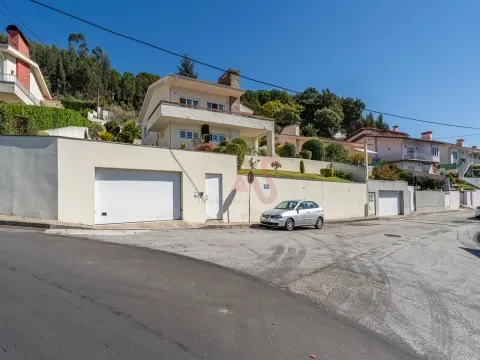  Moradia T5 com Vista Deslumbrante sobre a Cidade de Vizela