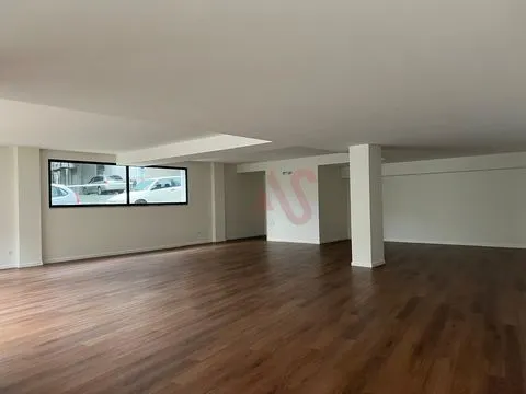 Loja nova com 159,05 m2 no centro de Lousada