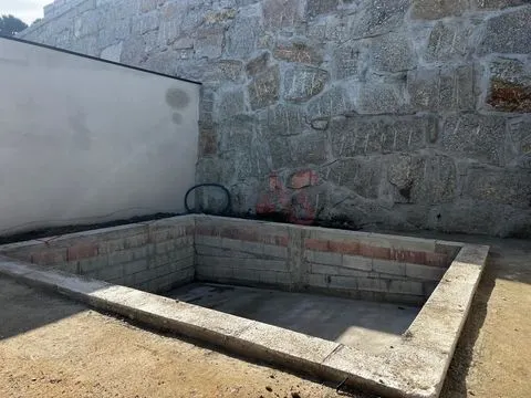 Moradia T3 de RC com piscina em construção em Pias, Lousada