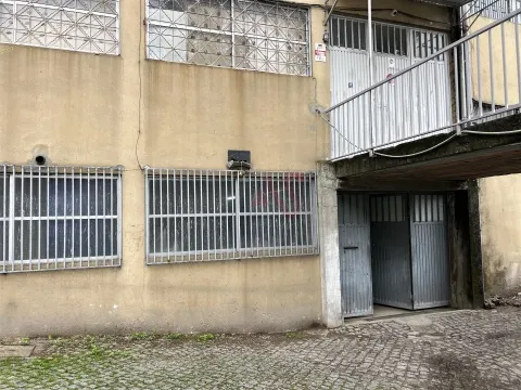 Armazém com 212 m2 em Vizela