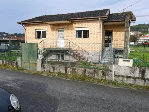 Moradia T3 para Restauro em Conde, Guimarães