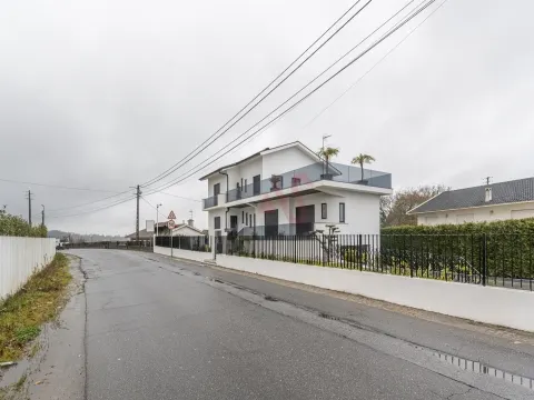 🏡 Villa de 4 + 1 dormitorios con jardín, garaje y excelente ubicación – Sousa, Felgueiras