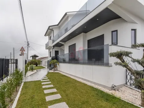 🏡 Villa de 4 + 1 dormitorios con jardín, garaje y excelente ubicación – Sousa, Felgueiras