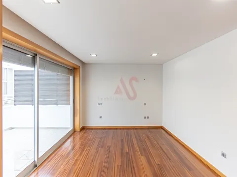 Moradia em Banda T3 em Mesão Frio – Zona Premium de Guimarães