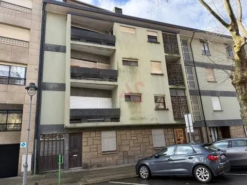 4 Bedroom Apartment + 1 Duplex for Restoration | Foz do Douro | 132 m² | 600.000€