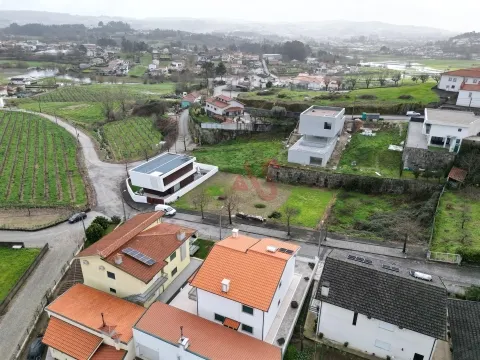Lote de Terreno Urbano com 300m² em Beire – Paredes