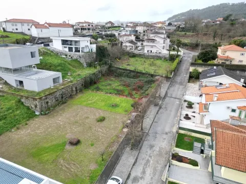 Lote de Terreno Urbano com 300m² em Beire – Paredes